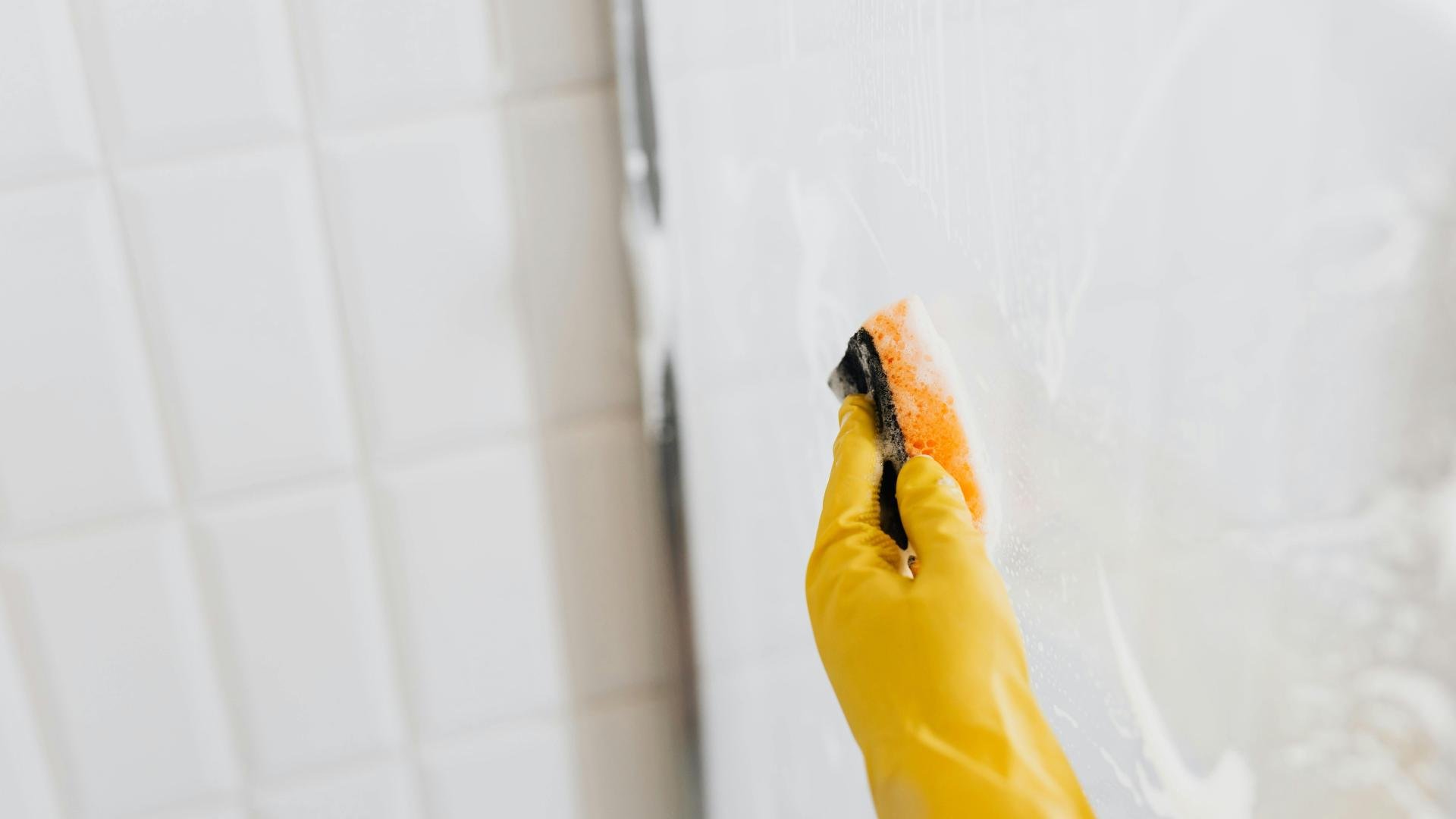 Schoonmaken badkamer